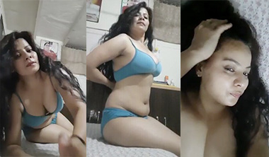 Horny Indian Milf Showing Pussy Fingering Update